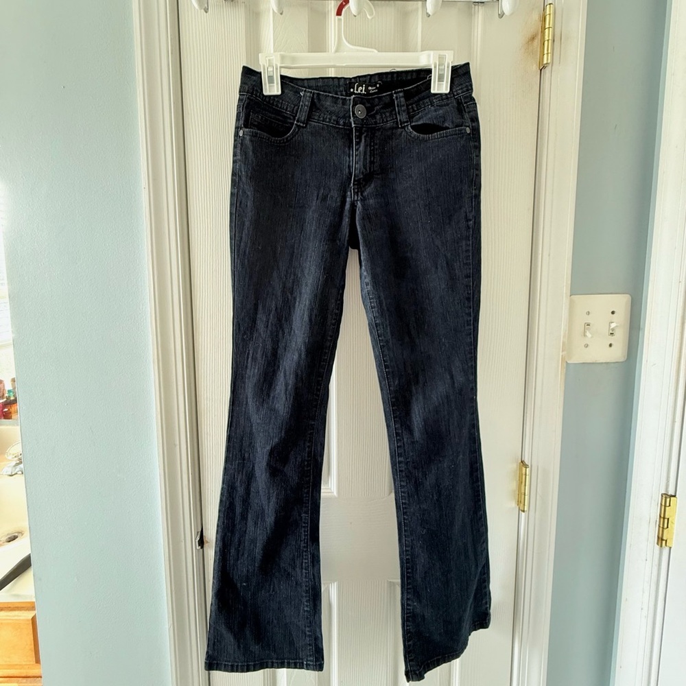 lei Vintage Women's Dark-Wash Chelsea Boot Cut Jeans with Embroidery - Picture 3 of 7